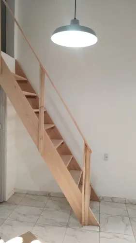Fabrico Escadas de Madeira, modelo reta, de um lance somente.