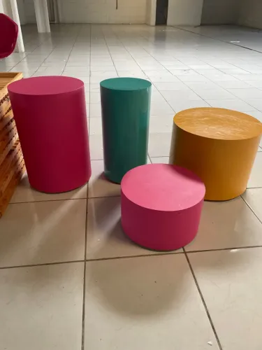 Cilindros Decorativos Coloridos para Vitrine ou Eventos