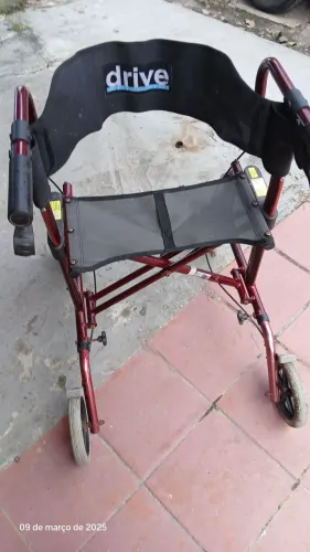 Cadeira drive pra ser locomoção de lugar pequeno 