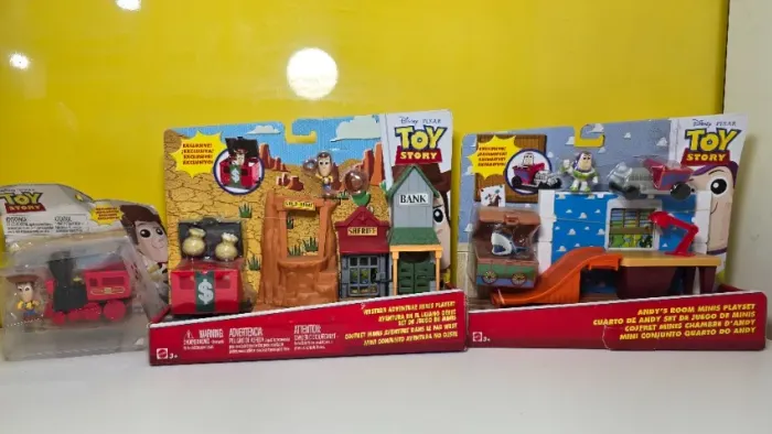 Toy Story Minis Mattel - Mini conjunto Aventura no Oeste + Quarto do Andy + Trem