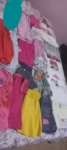 Lote de roupas infantil de menina tamanho 4 roupas semi novas várias peças cem uso  35 pec