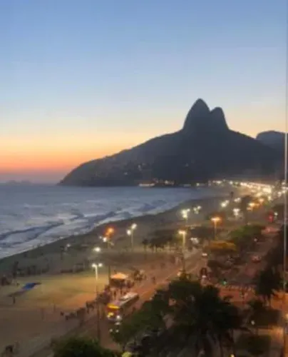 IPANEMA - VIEIRA SOUTO - COBERTURA LINDÍSSIMA - INDEVASSÁVEL - PRÉDIO SUNTUOSO - TERRAÇÃO 
