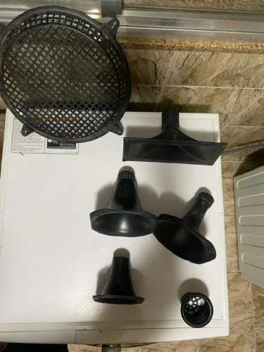 Cornetas, 2 telas e aeroduto para som