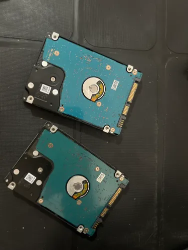 Dois HD?s 1 tera, e outro de 500 gb