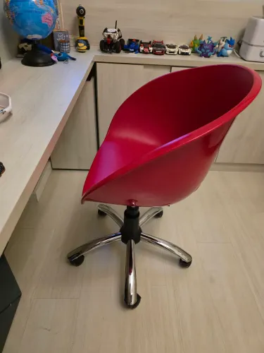 Cadeira giratória vermelha