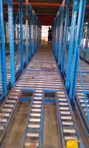 PORTA PALLETS - DINAMICO<br>FABRICANTE: AGUIA SISTEMA<br>SUPORTA 1.000 KILOS POR<br>PALLETS
