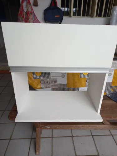 Armário de parede branco para micro-ondas