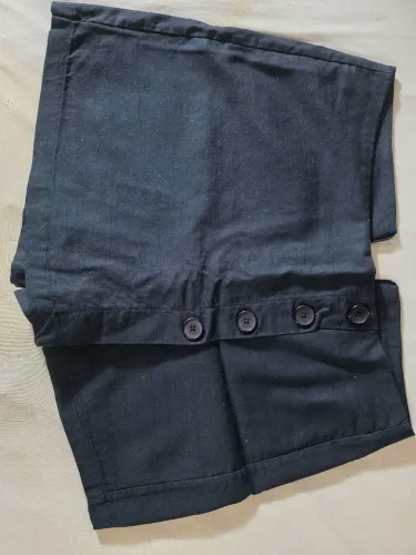 Short saia hering. Preto com botões desapego
