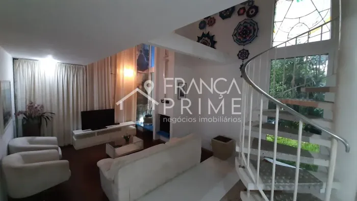 Casa de Vila em Perdizes à venda com 06 dormitórios e 6 banheiros.