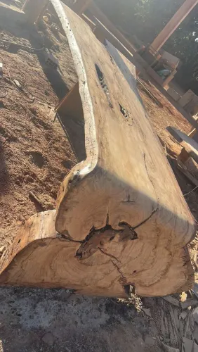 Mesa cascata direto da carpintaria