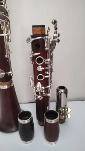 Clarinete de madeira semi novo