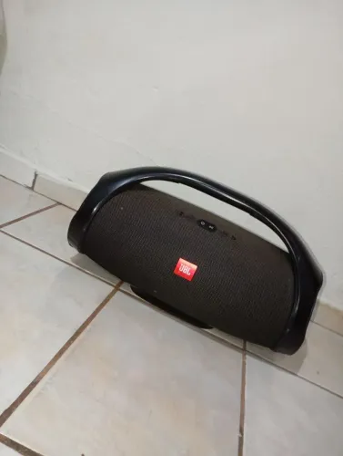 JBL bombox sem funcionar e não carregando