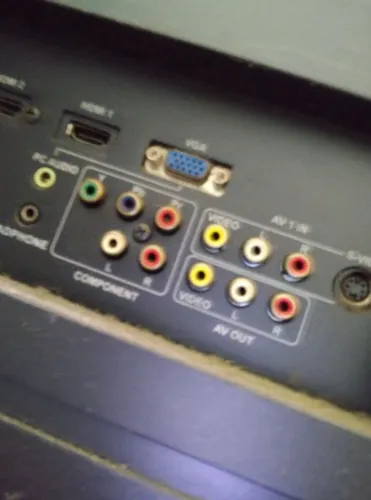 Tv AOC 42 polegadas com pequeno defeito 