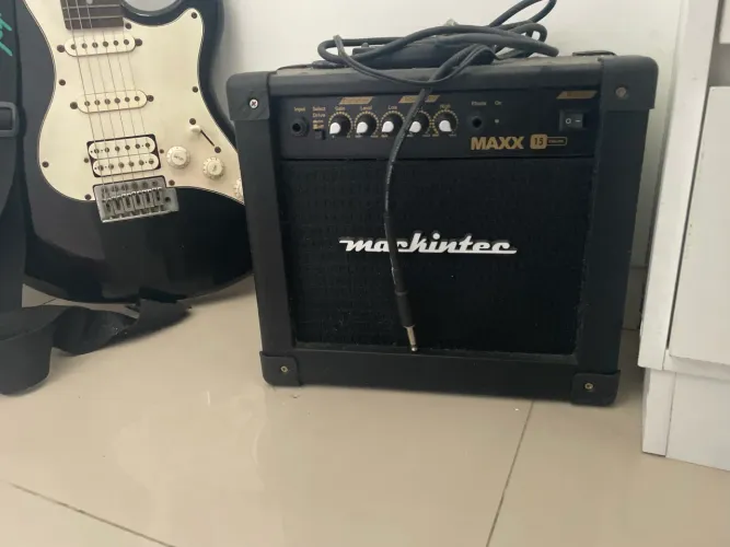 Amplificador Mackintec com cabo