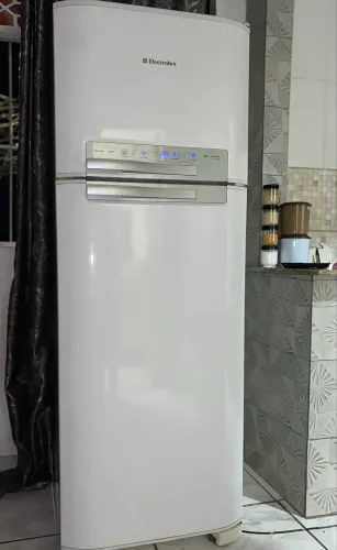 Geladeira Electrolux sem marcas de uso