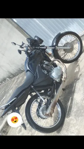 Vendo uma Fan 125 2011 a partida eletrônica, moto toda revisada, aceito troca em carro 
