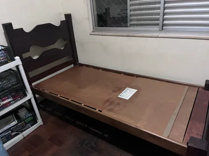 Cama sucupira solteiro e criado mudo