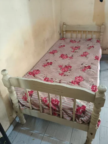 Cama de madeira solteiro