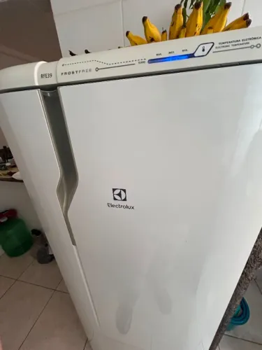 GELADEIRA ELECTROLUX RFE39 FROST FREE NOVA COM Temperatura eletrónica inteligente