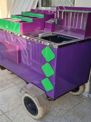Carrinho de sorvete e açaí