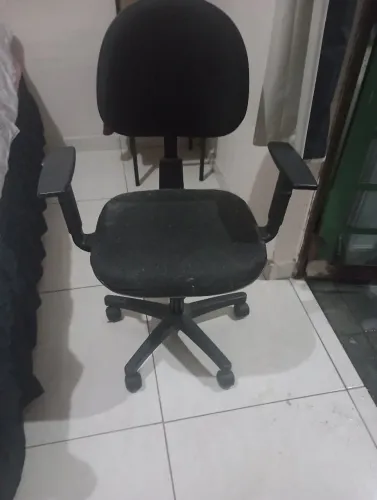 Cadeira de escritório com rodinha