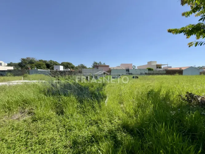 Venda de Terreno em Condomínio no Bairro Agua Branca