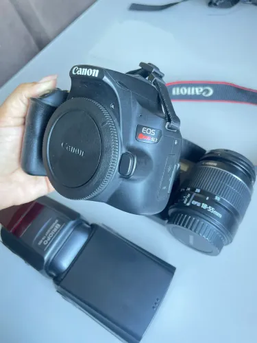 Canon SL3 + Lente 18-55 (carregador + flash)