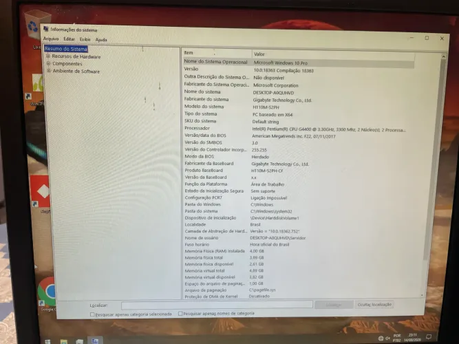 Desktop completo com monitor