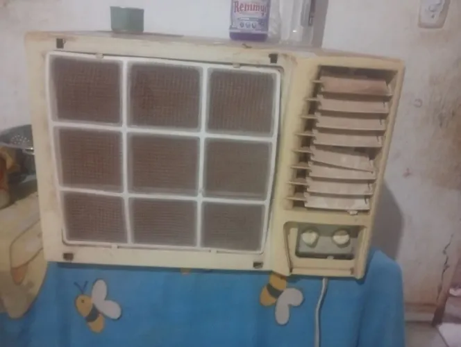 Ar-condicionado PRA VENDER LOGO!!! 150 PRA JOGO
