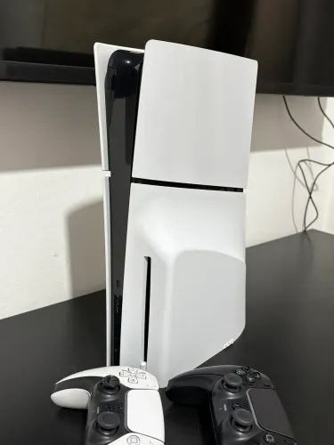 PS5 Slim 800gb c/ leitor 2 controles