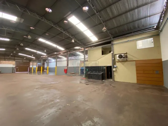 Galpão logístico com 1.875 m², Distrito Industrial Adib Rassi - Jardinópolis.