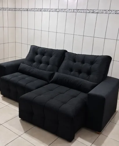 Sofa retrátil e reclinável.