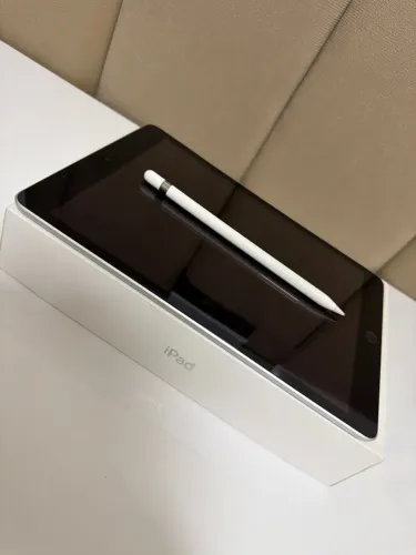 iPad 9 geração 64gb + Apple Pencil 1 geração 