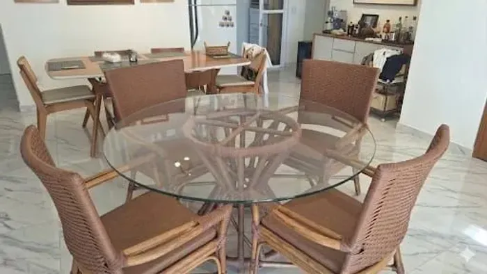 Jogo de mesa com 4 lugares