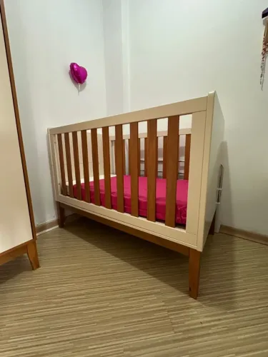 Berço Unique que Vira Cama - Seminovo c/ Colchão