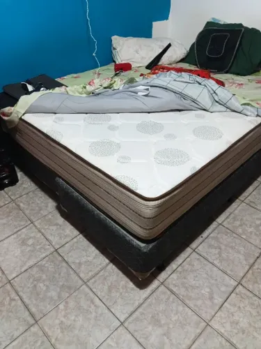 Cama de casal box confort com rodinha nos pés