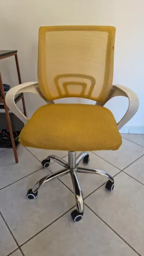 Cadeira de escritório amarela