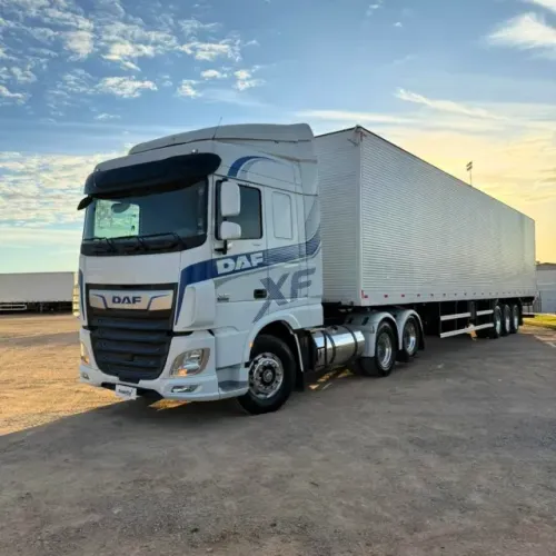DAF XF 480 Personalizado + Carreta Randon Bau 30 Pallets