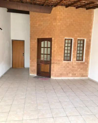 Casa á Venda e Locação na Vila Resende em Caçapava