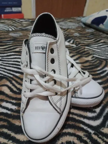 Vendo 01 tênis ? box start. Novo