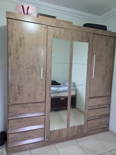 Guarda-Roupa Casal Araplac Sofia c/ Espelho - 4 Portas e 6 Gavetas
