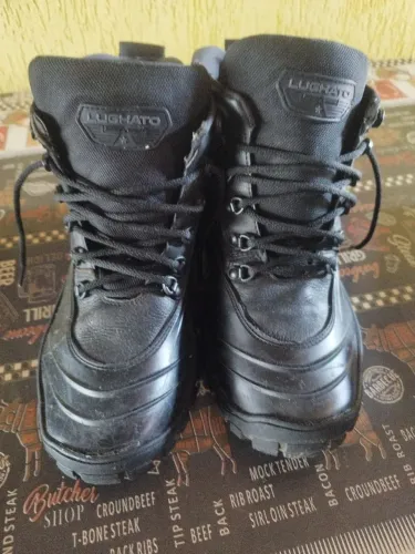 Bota lughato número 43