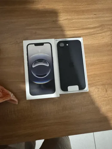 iPhone 16e