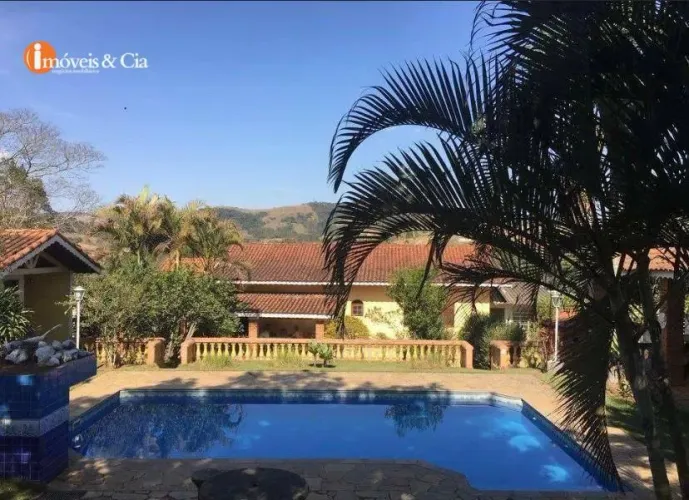 Linda Chácara à Venda em Piracaia