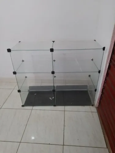 Balcão de vidro, 6 compartimento ! Ideal pra lojas.