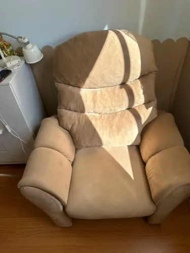Vendo Poltrona Reclinável de Veludo Bege papai e mamãe