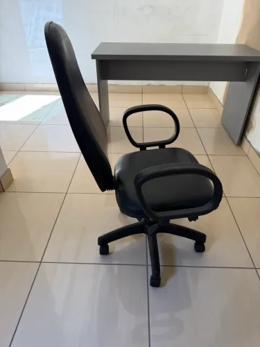 CADEIRA DIRETOR POUCO USADA