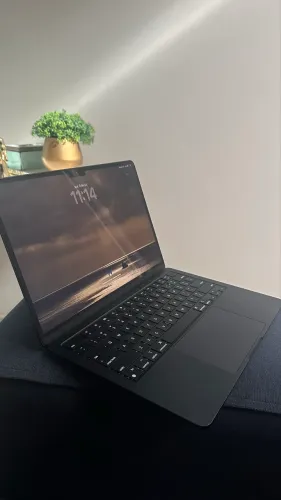 MacBook M2 256gb 8ram