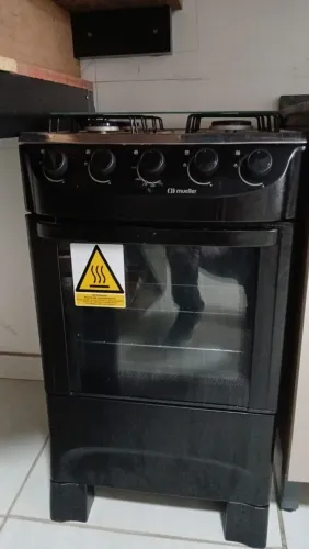 Fogão preto novo.