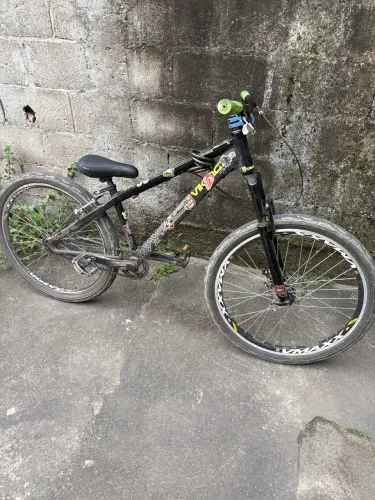Vendo bicicleta viking tuff 30 preta.  ACEITO VIDEOGAME PS4 e xbox one nela